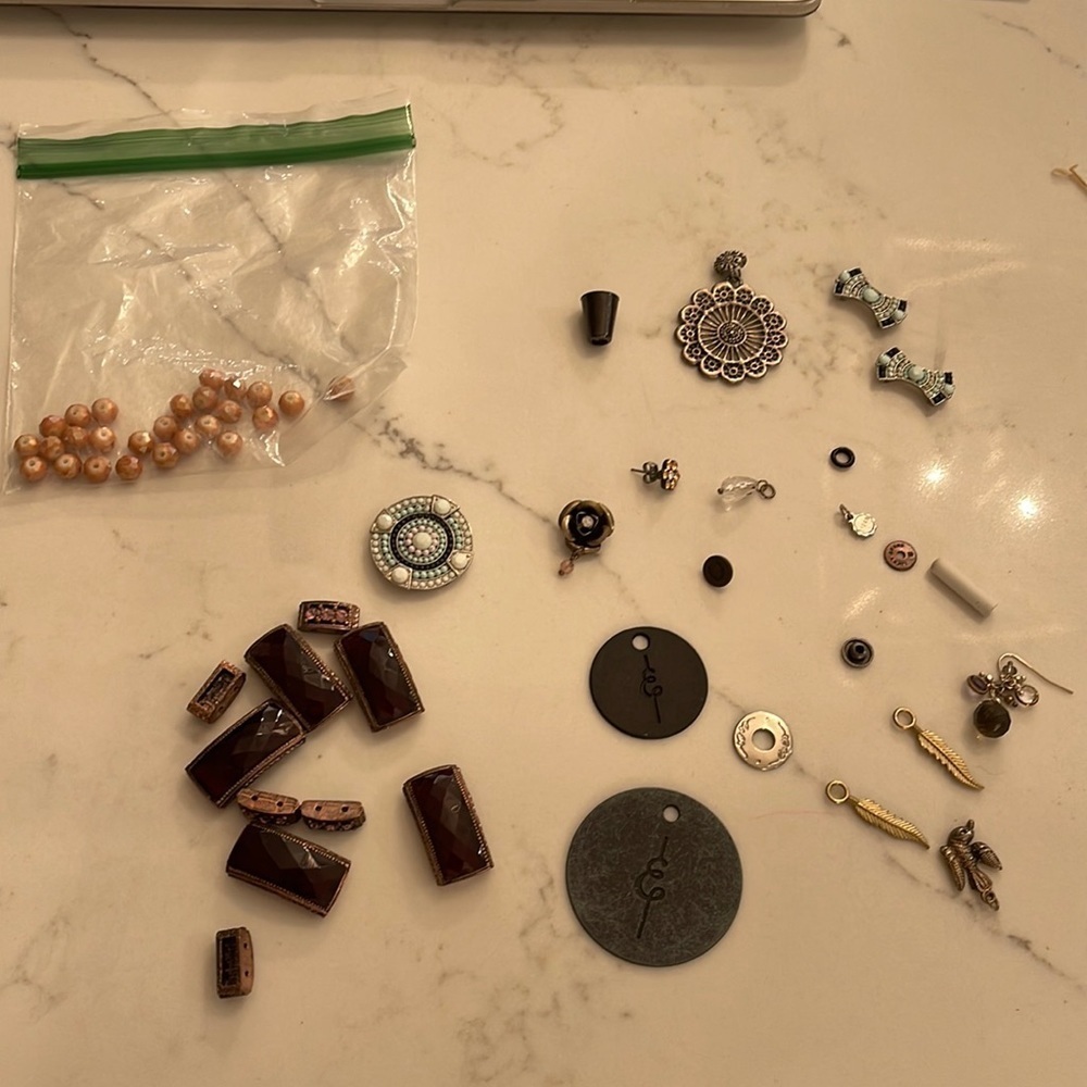 Miscellaneous jewelry pieces